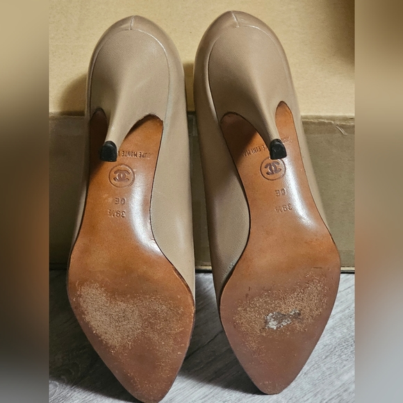 AUTHENTIC CHANEL VINTAGE HEELS - Picture 8 of 11